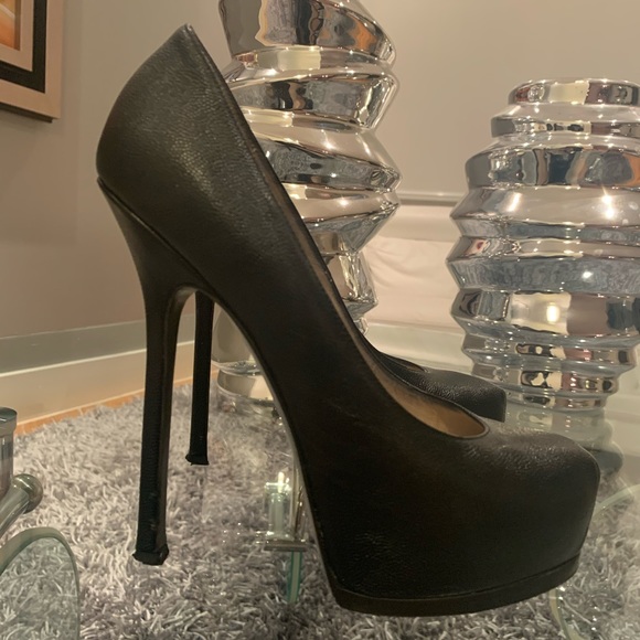 Yves Saint Laurent Tribtoo platform pumps. - Picture 2 of 13